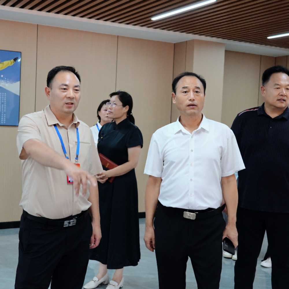 人大代表營商環(huán)境檢測座談會在荷凈集團召開