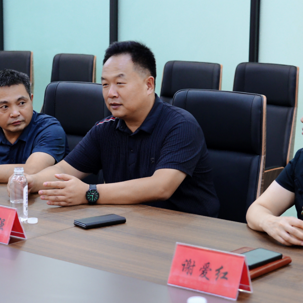 人大代表營商環(huán)境檢測座談會在荷凈集團召開