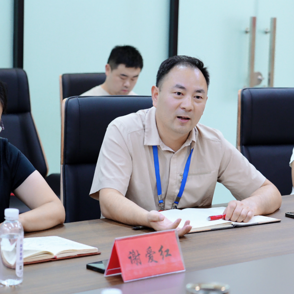 人大代表營商環(huán)境檢測座談會在荷凈集團召開