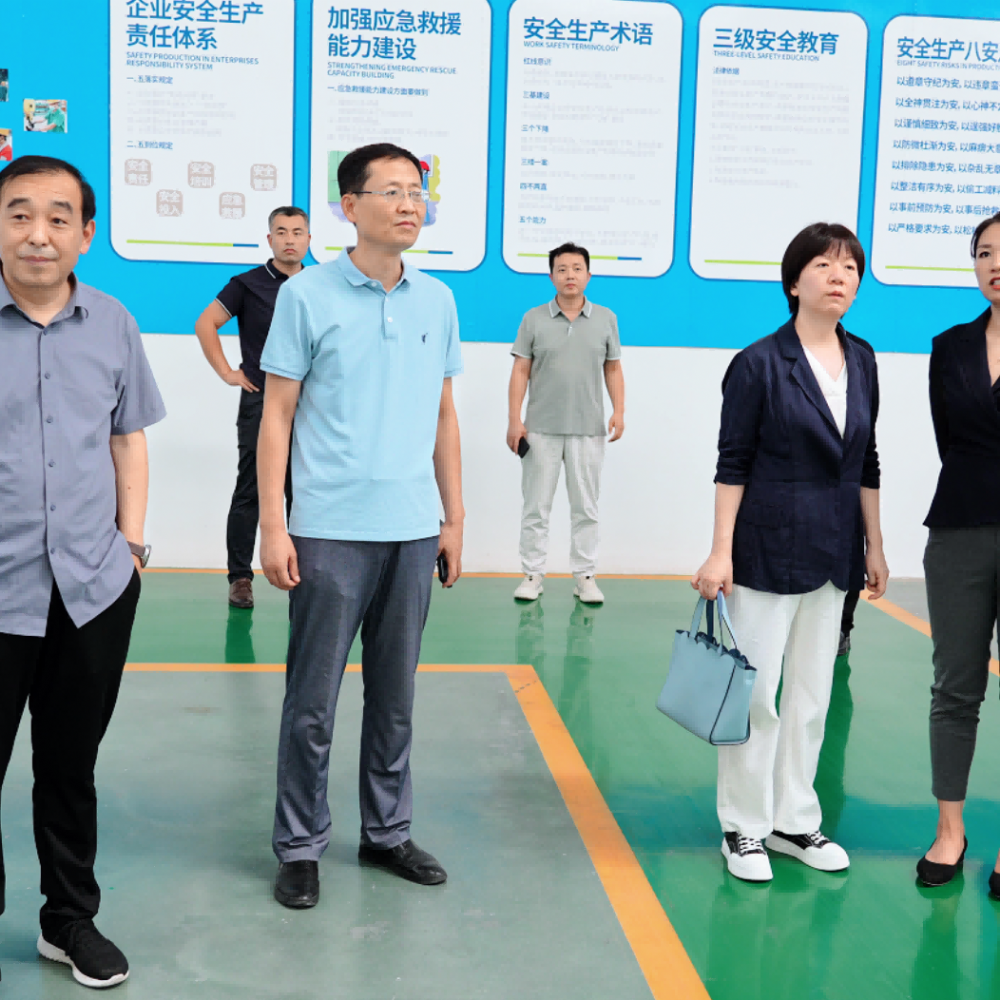 全國(guó)工商聯(lián)醫(yī)藥業(yè)商會(huì)秘書(shū)處程輝到荷凈集團(tuán)參觀指導(dǎo)
